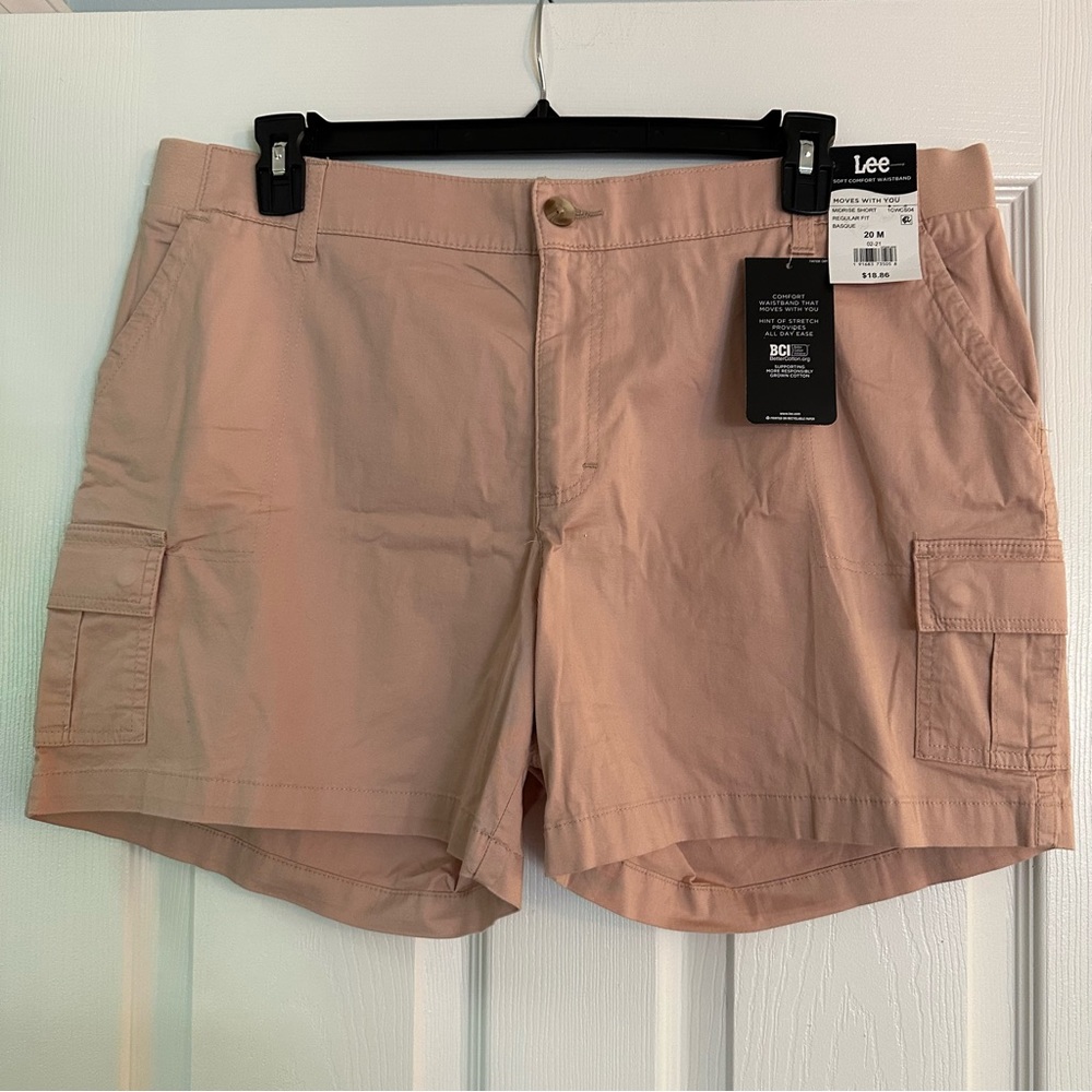 NWT Size 20 dusty pink cargo shorts with soft comfort waistband